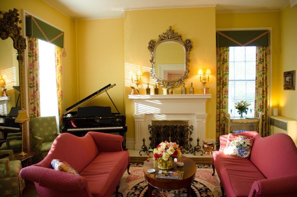 Deluxe Queen Suite