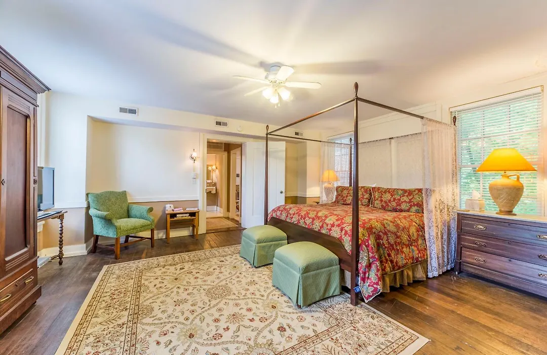 Bourbon Manor Bed & Breakfast Inn-1